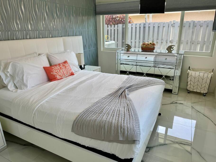 Amazing Home W Heated Pool 8 Mins To The Beach Lighthouse Point Exterior foto